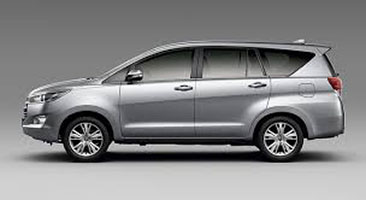 2017 auv toyota innova right side view