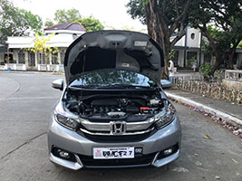 2017 honda mobilio front hood up view