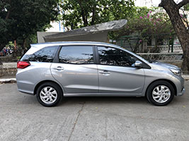 2017 honda mobilio right side view