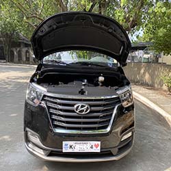 2020 Hyundai Grand Starex gold for rent hood open