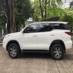 2020 toyota fortuner white left side