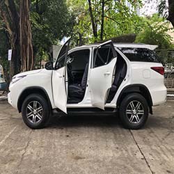 2020 toyota fortuner white left side door open