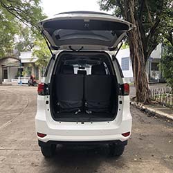 2020 toyota fortuner white rear door