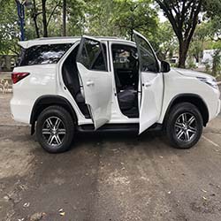 2020 toyota fortuner white right side