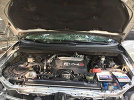 AUV 2015 Toyota Innova 2.5 E engine view