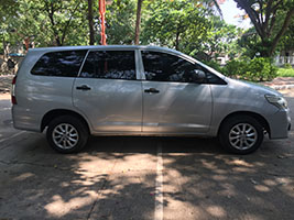 AUV 2015 Toyota Innova 2.5 E right side view