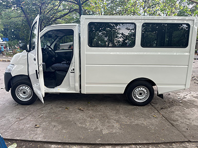 Toyota Lite Ace driver side open door