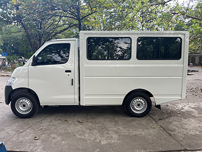Toyota Lite Ace right side cargo view