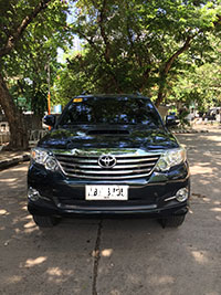 black SUV toyota fortuner 2105 front view