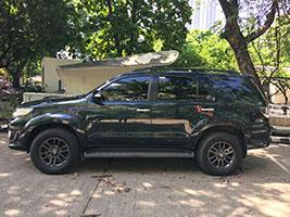 black SUV toyota fortuner 2105 left side view