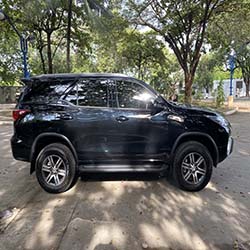 black fortuner suv for hire right side