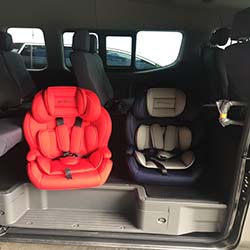 babies car seat in the van dual