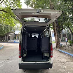 toyota hi-ace commuter cargo hold