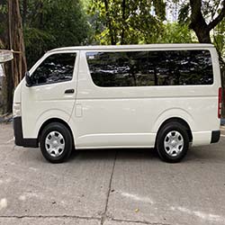 toyota hi-ace commuter left side view