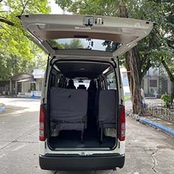 toyota hi-ace commuter rear door open