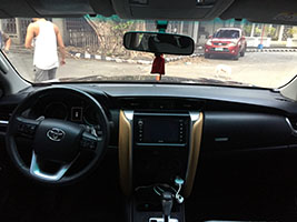 SUV 2017 Toyota Fotuner dashboard view